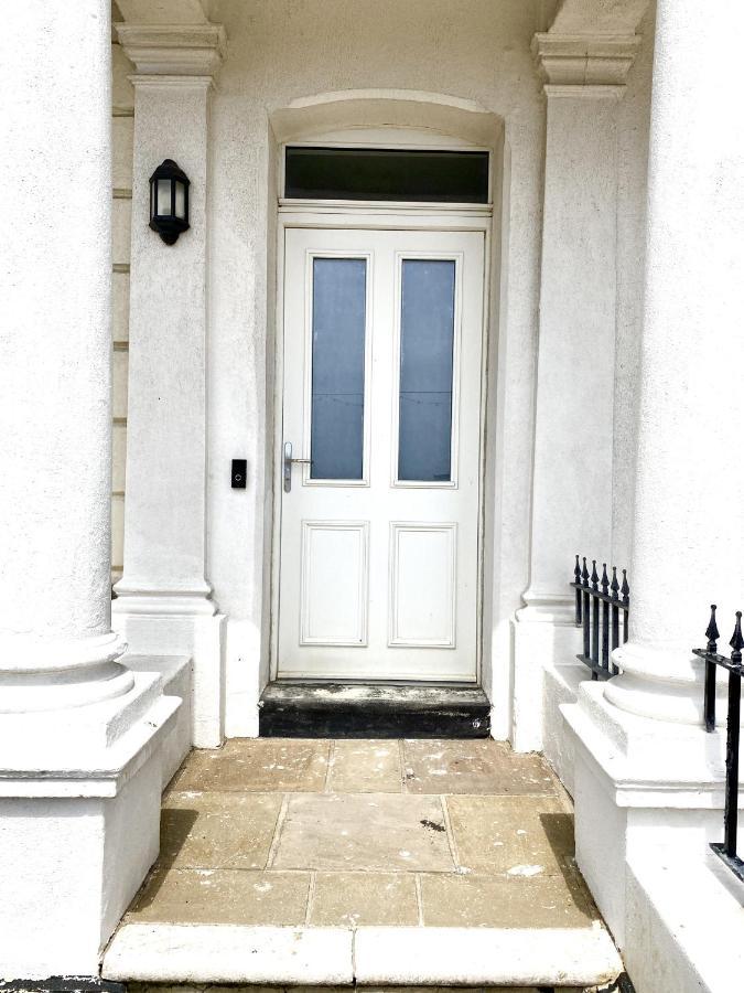 Stunning 2 Bed Apartment Sea Views And Parking Worthing Exterior foto